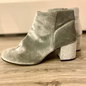 Circus Velvet Booties in icy blue/gray
